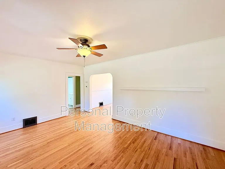 209 W 35th St — Photo 3