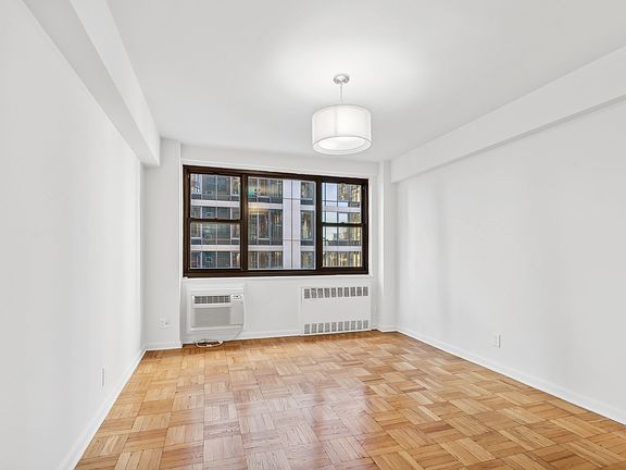4th image of 250 E 39th St APT 8B