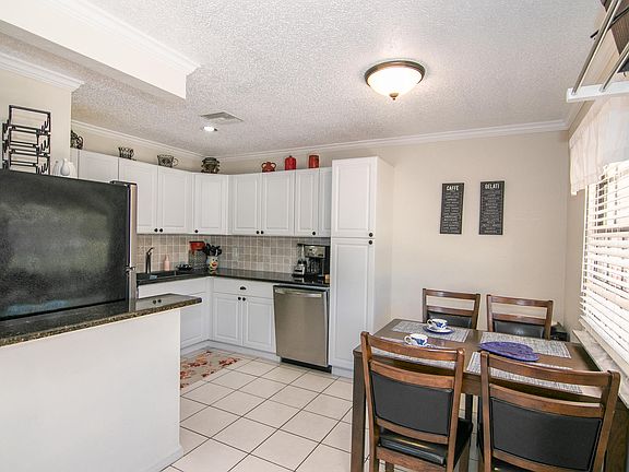 5th image of 2206 NE 4th Street #5