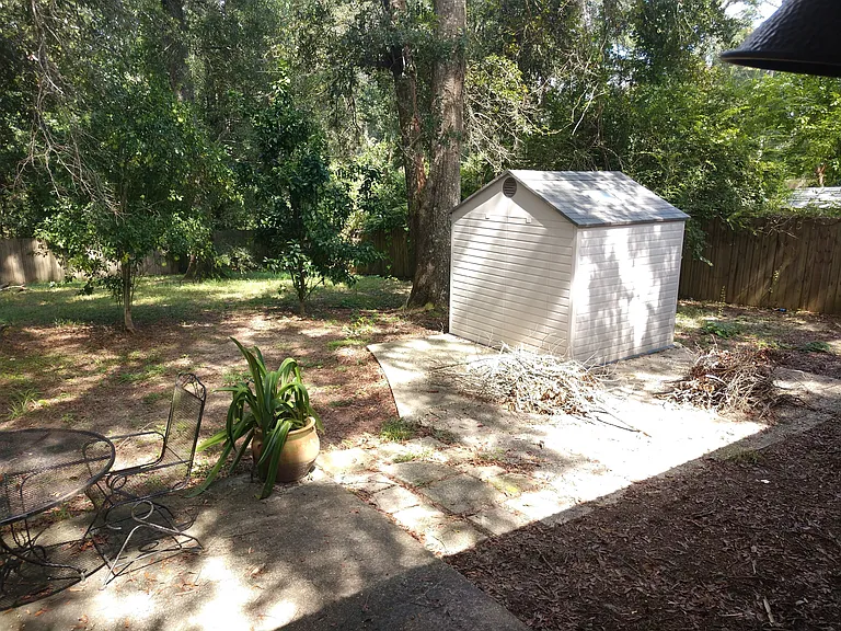 1107 Caroline Ave — Photo 9