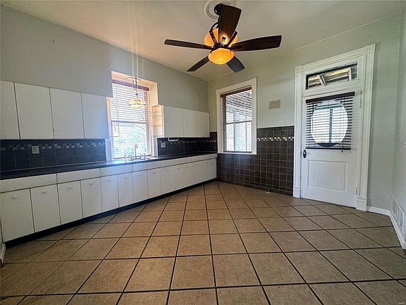 4th image of 3663 Steins St