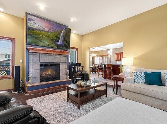 4th image of 7119 Higgins Park West Ave W