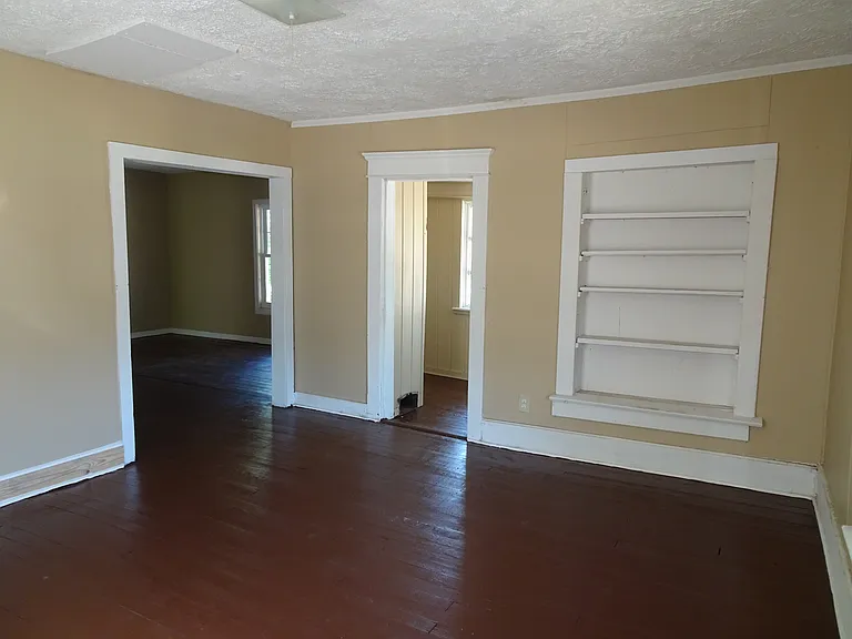 319 Davids St — Photo 7
