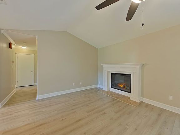 5th image of 317 Springwood Cir