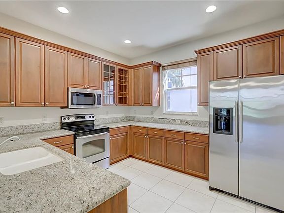 3rd image of 1033 NE 17th Way #2102