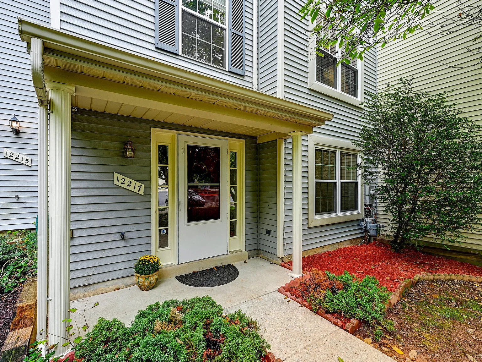 4 bed, 2.5 bath, 2448 sqft, $3,200 — Photo 2