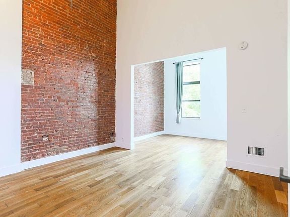 4th image of 949 Willoughby Ave #209B