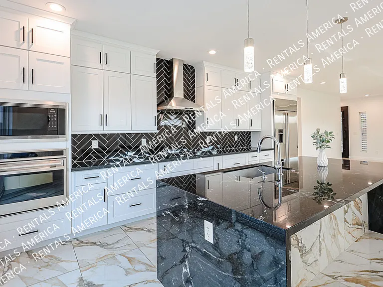 347 E La Mirada Dr — Photo 16