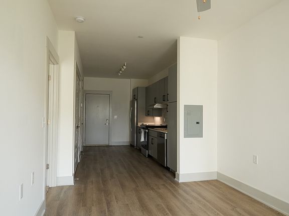 5th image of 542 Southgate Ave #205