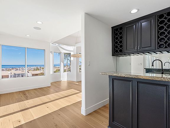 5th image of 204 N Poinsettia Ave