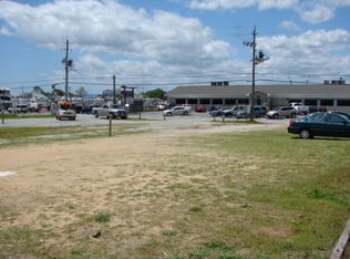 312 Canal Dr, Carolina Beach, NC 28428