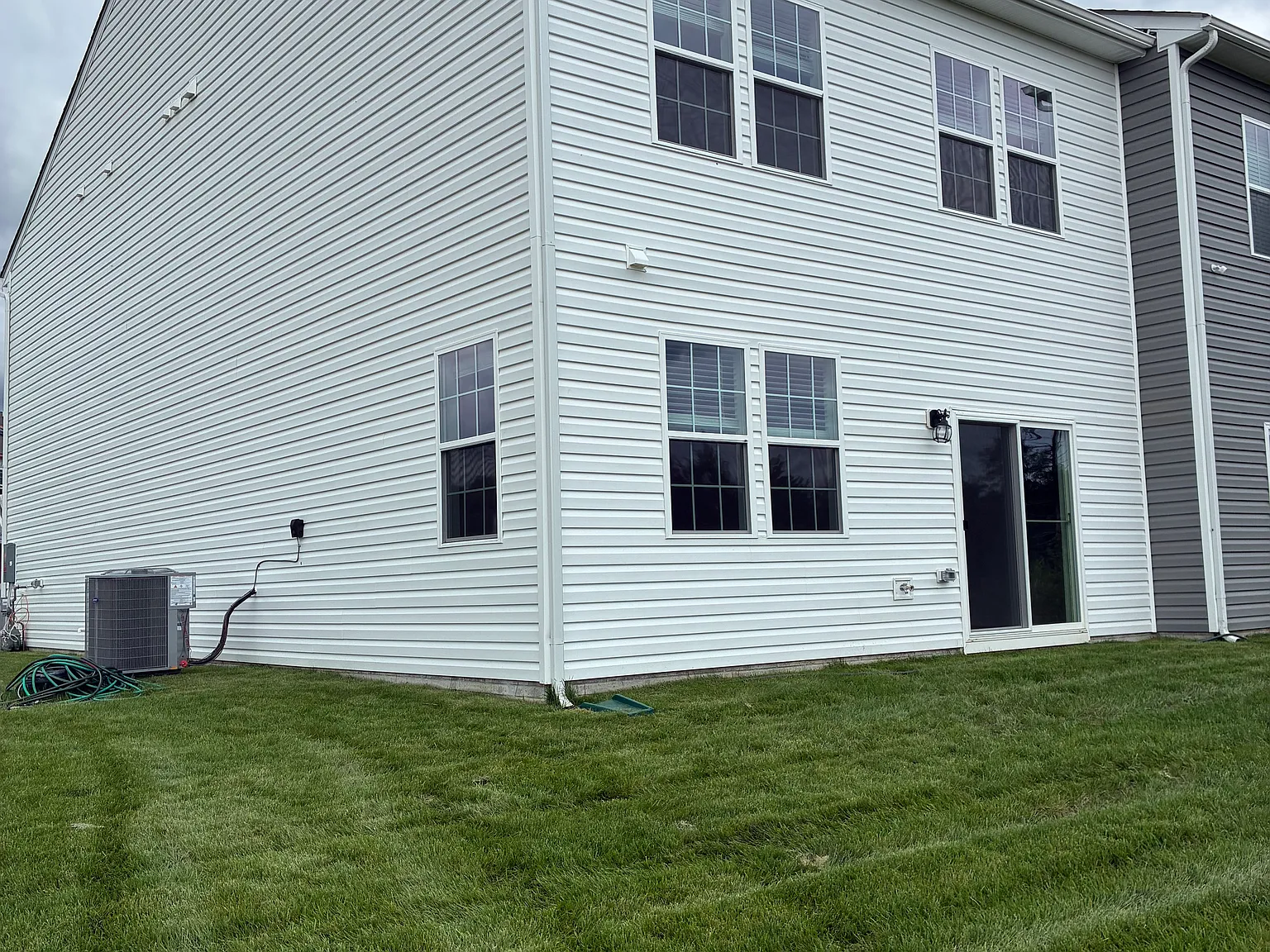 4 bed, 1934 sqft, $2,795 — Photo 2