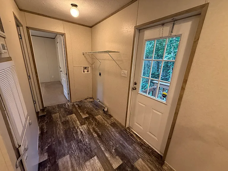4719 Middle Rd — Photo 8