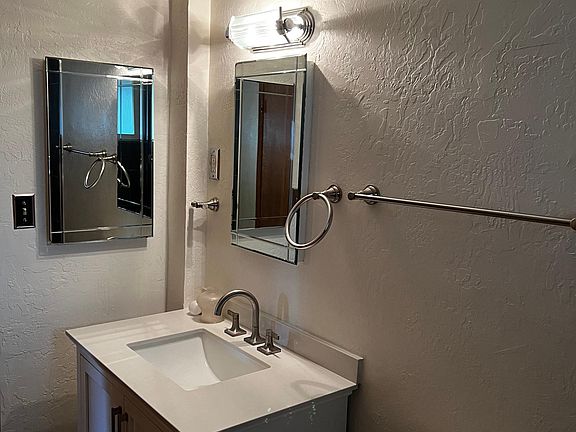 5th image of 1840 N Dayton St #1840