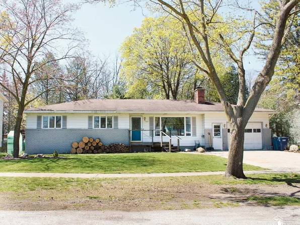 3271 Royal Oak Rd, Muskegon, MI 49441