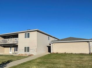 836 Bridgeport Dr UNIT 4, Bismarck, ND 58504