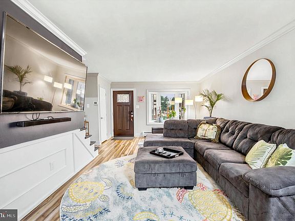 4th image of 53 Walnut St