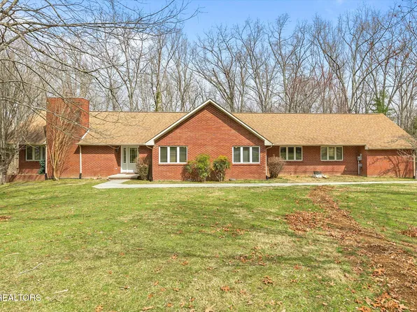696 Laurel Cir, Crossville, TN 38555