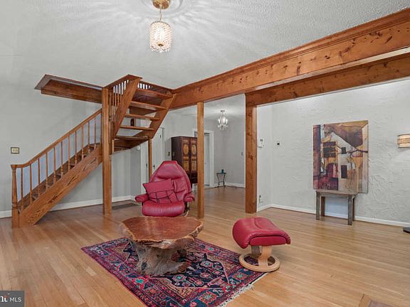 3rd image of 6574 Weyanoke Ct