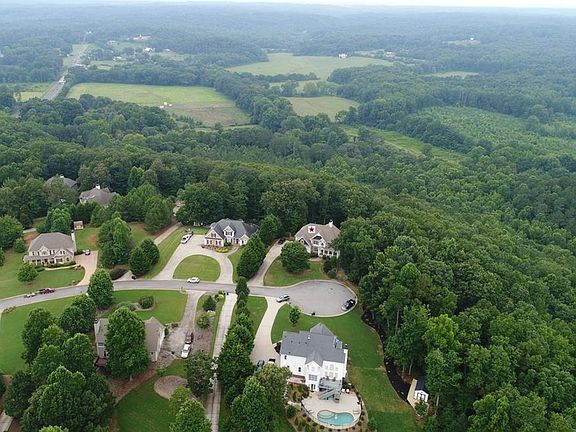 5th image of 189 Riverview Dr
