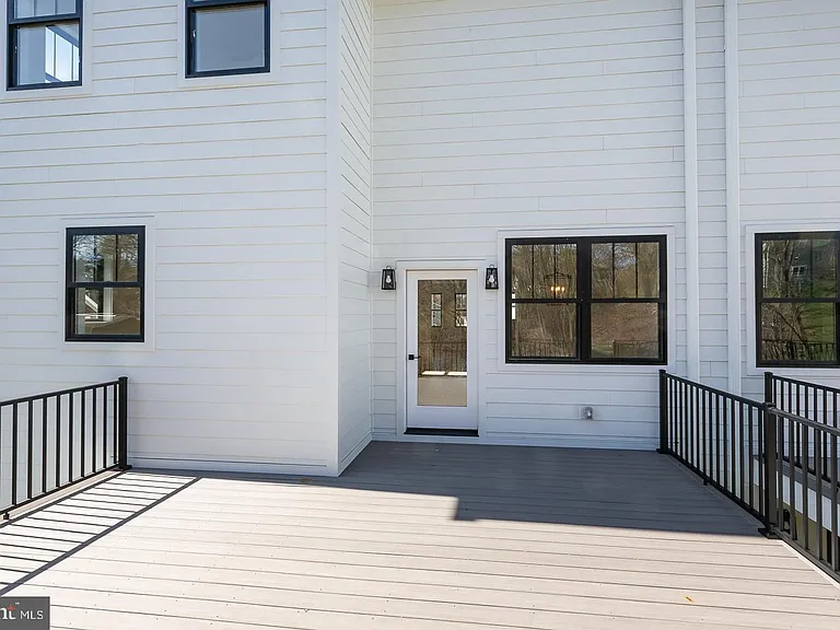 981 Henry Ave — Photo 29