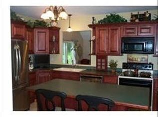 21 Wildflower Dr, Sutton, MA 01590