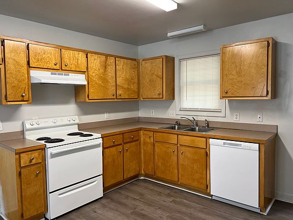 3rd image of 602 Acorn St #604