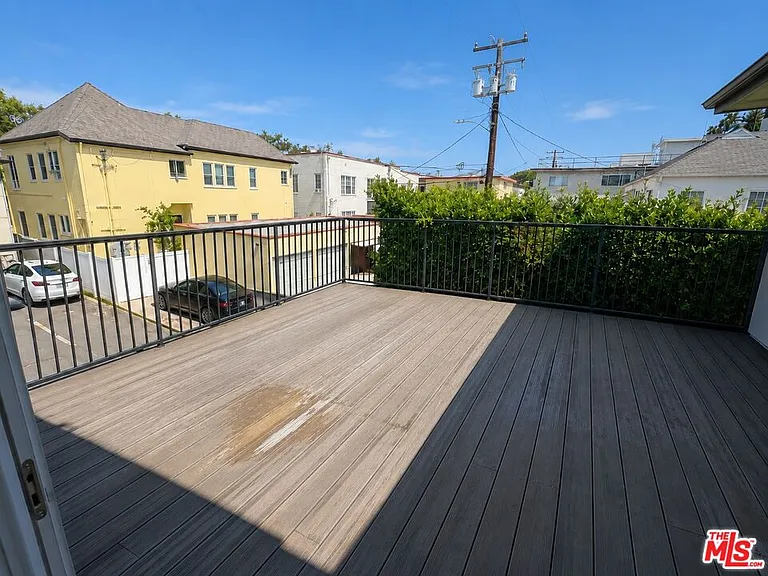 447 S Palm Dr #6 — Photo 8