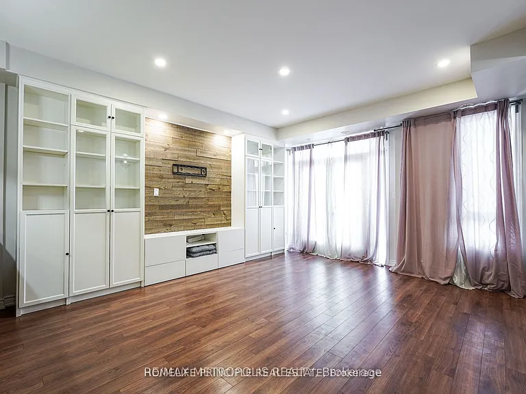 9621 Jane St #6 — Photo 8