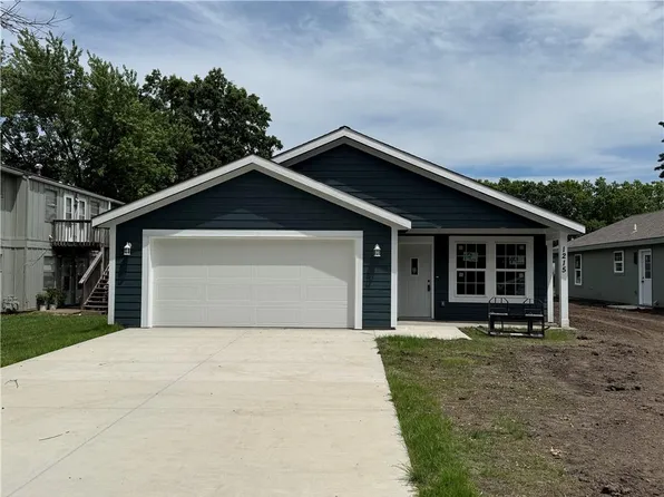 1215 S Maple St, Ottawa, KS 66067