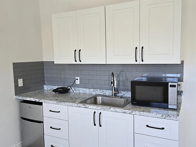 1850 Kickapoo Ct — Photo 3
