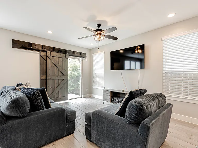 1426 E Sandalwood Ln — Photo 5