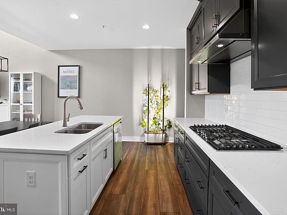 4th image of 667 Levering St