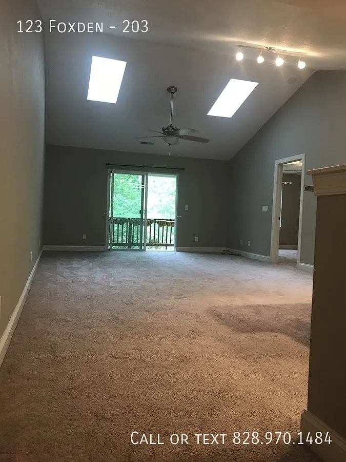 Amazing Townhouse in prime location!! — Photo 4