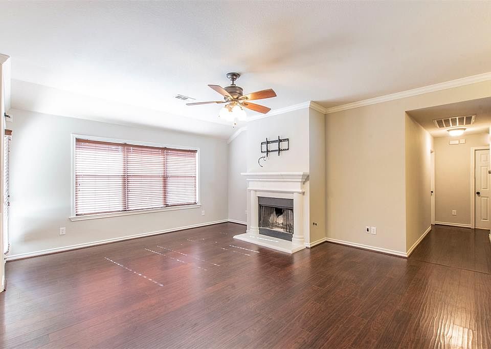 1st image of 2716 Clubhouse Dr