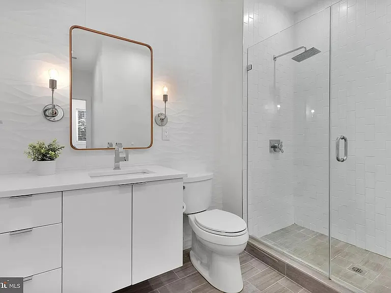 En-suite master bedroom