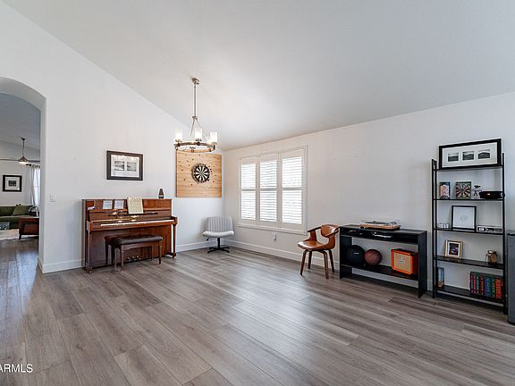 4th image of 1072 W JEANINE Drive
