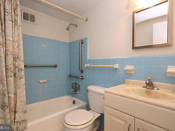 5th image of 118 S 21st St APT 911