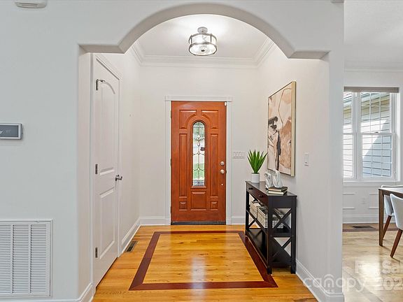2nd image of 722 Chestnut Trl #16