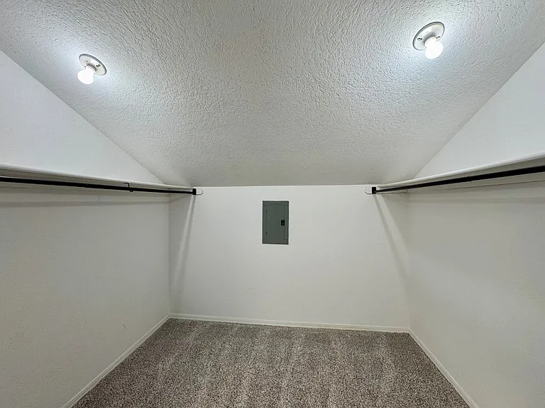 428 Sundance Ln — Photo 17