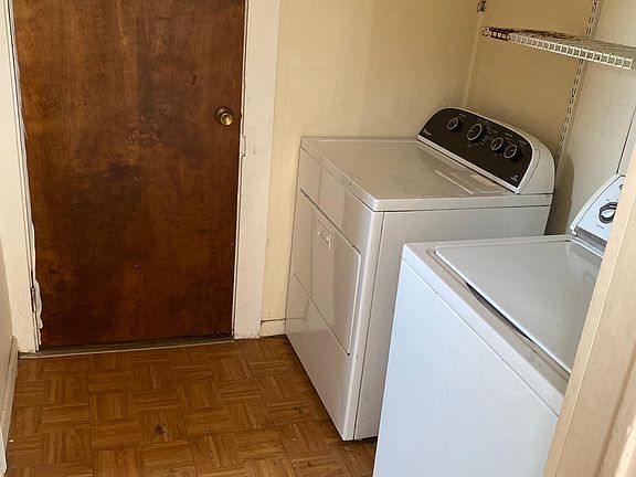 3rd image of 722 E Iowa St