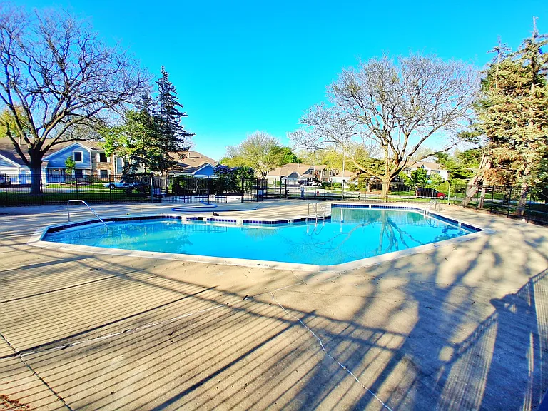 220 Oak Knoll Ct #B2 — Photo 22