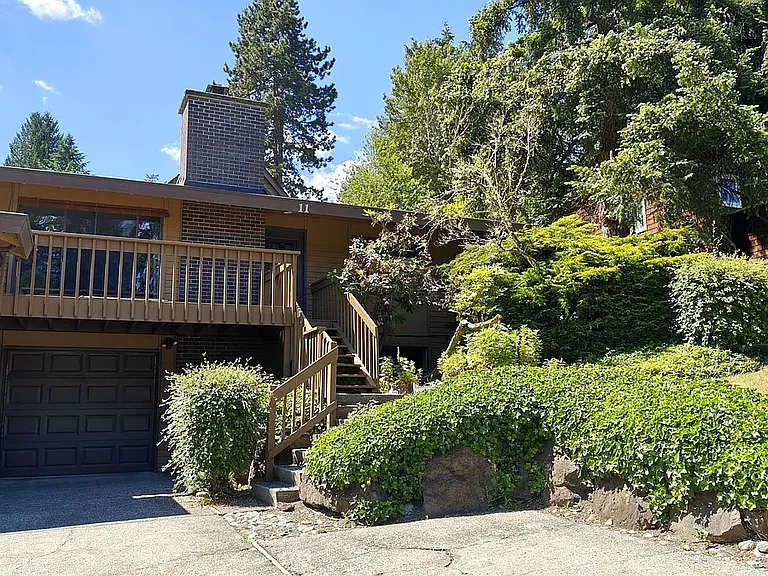 11 174th Pl NE — Photo 1