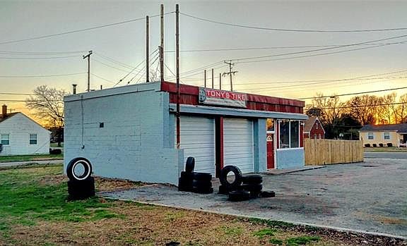 4th image of 2701 Byron St