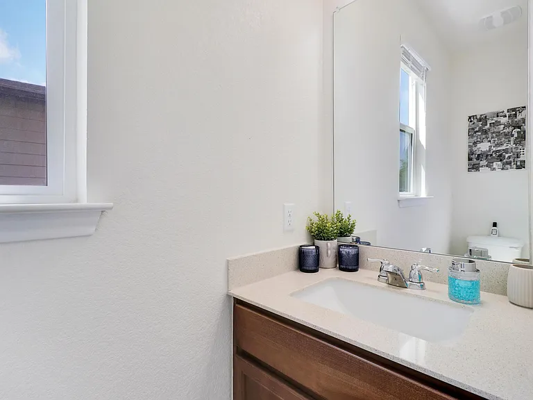 12725 Mogador St — Photo 27