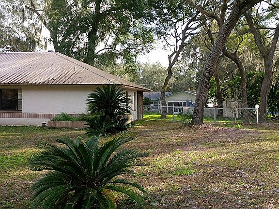 2nd image of 34752 Dogwood Dr