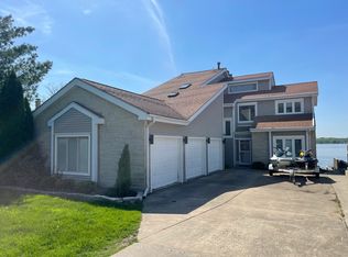 132 Eagle Point Rd, Fox Lake, IL 60020