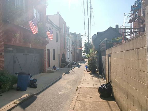 4th image of 127 Monroe St