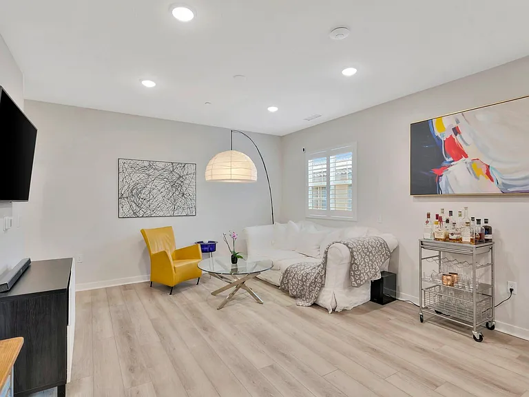 893 Blackstone Dr — Photo 9