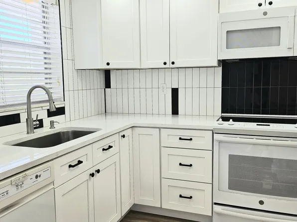 5860 NW 44th Street #412, Lauderhill, FL 33319